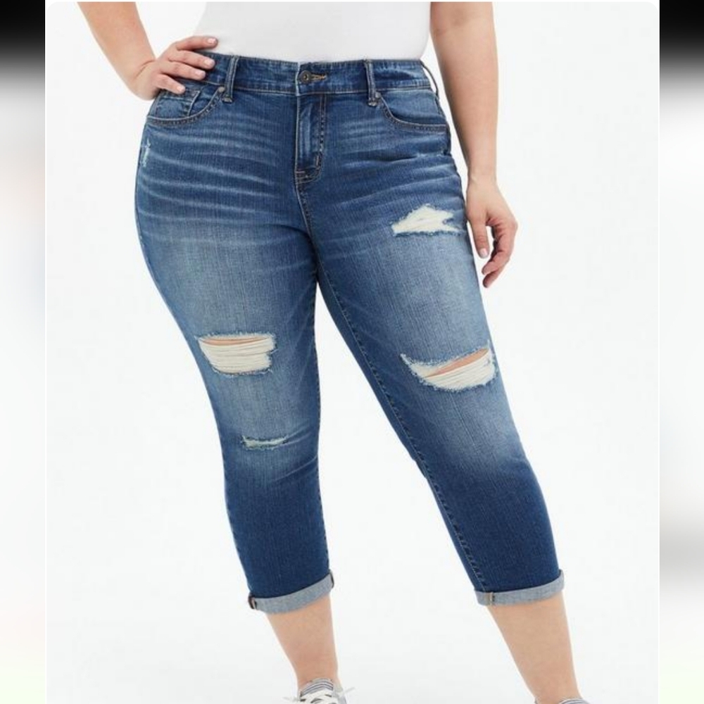 Torrid Crop Skinny Vintage Stretch Mid-Rise Jean/ 22.